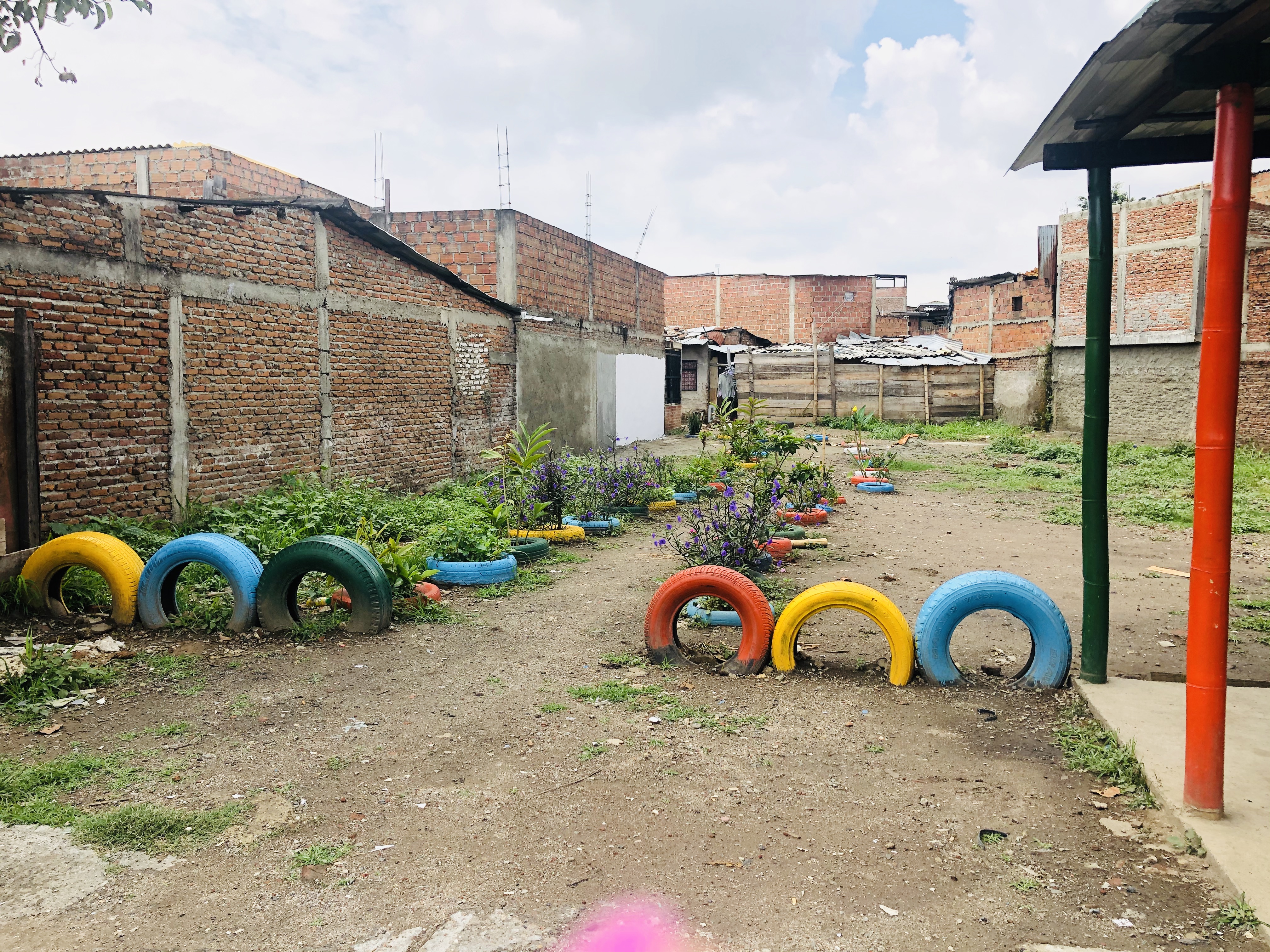 El barrio Charco Azúl en la comuna 13 tiene su propio jardín 
