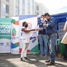 Ospina entregó 60 apartamentos en ciudadela Río Cauca II e hizo un llamado a construir barrio y solidaridad