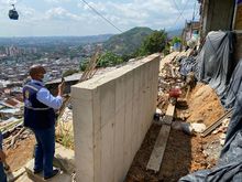 Avanza la construcción de muros de contención en zonas de riesgo