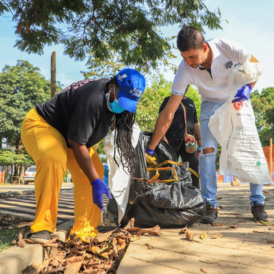 Primera jornada de limpieza, aseo y sensibilización con la comunidad en el Boulevard de Oriente