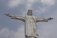 Cristo Rey vuelve a lucir su velo blanco sin estructura metálica