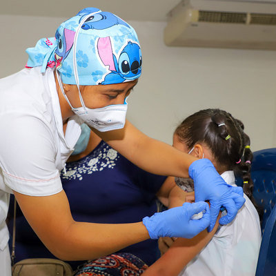 Unidades móviles de vacunación visitaron colegios privados de Cali
