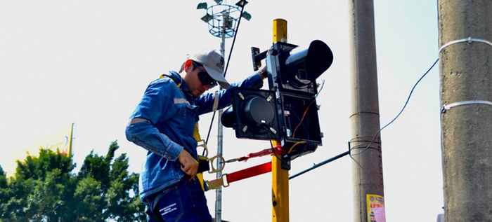Se instalan 130 dispositivos sonoros en cruces semafóricos peatonales de Cali